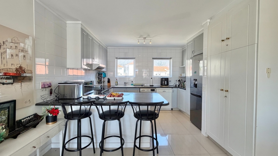 3 Bedroom Property for Sale in Harbour Island Western Cape